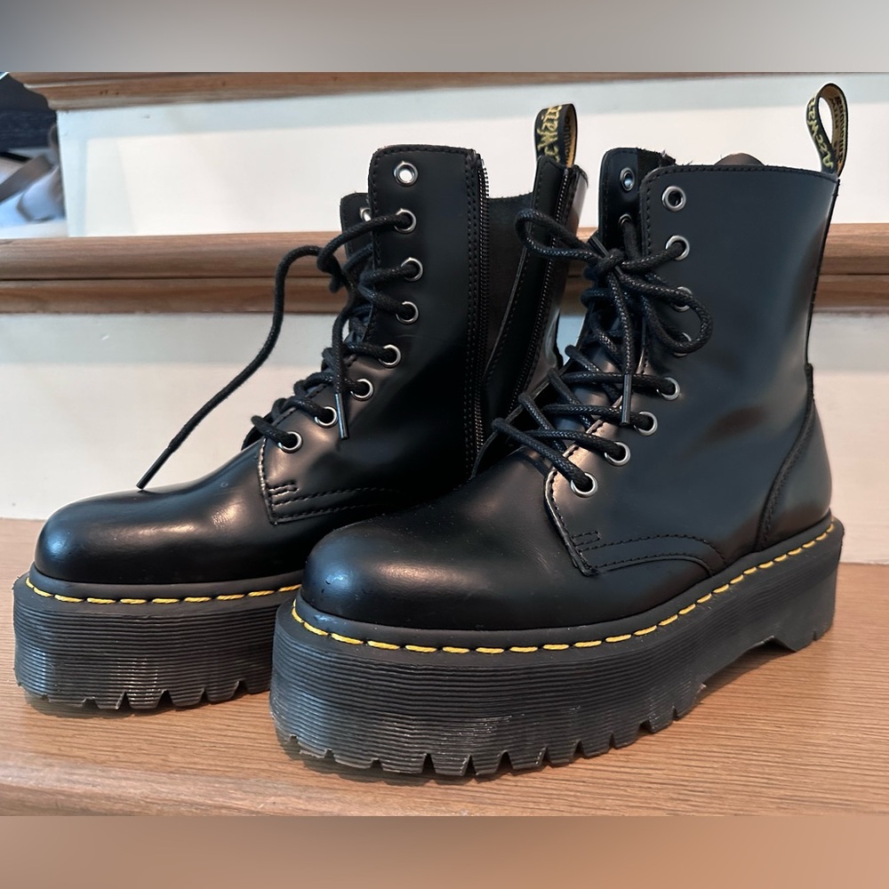 DR MARTENS JADON - Smooth leather size 7 (women) worn twice!